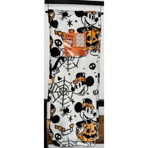 - DISNEY MICKEY & MINNIE HALLOWEEN PLUSH THROW BLANKET